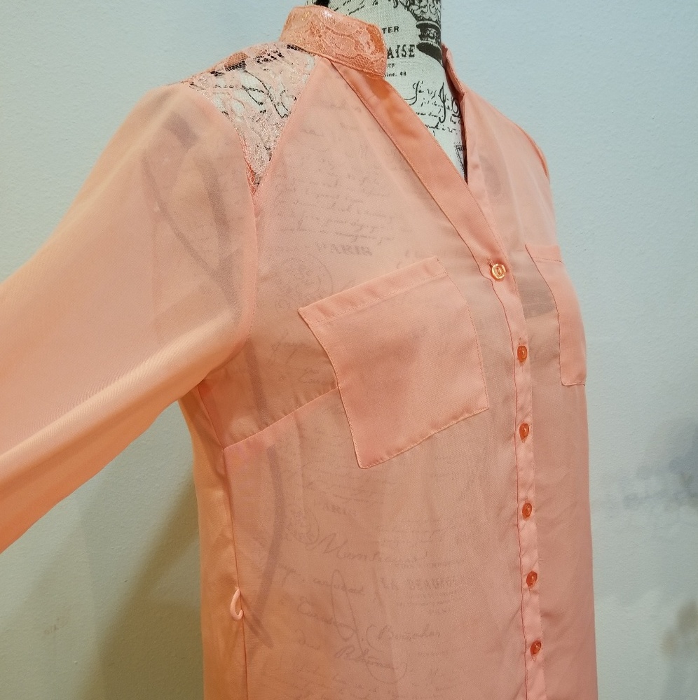 Womans button down blouse - Picture 3 of 8